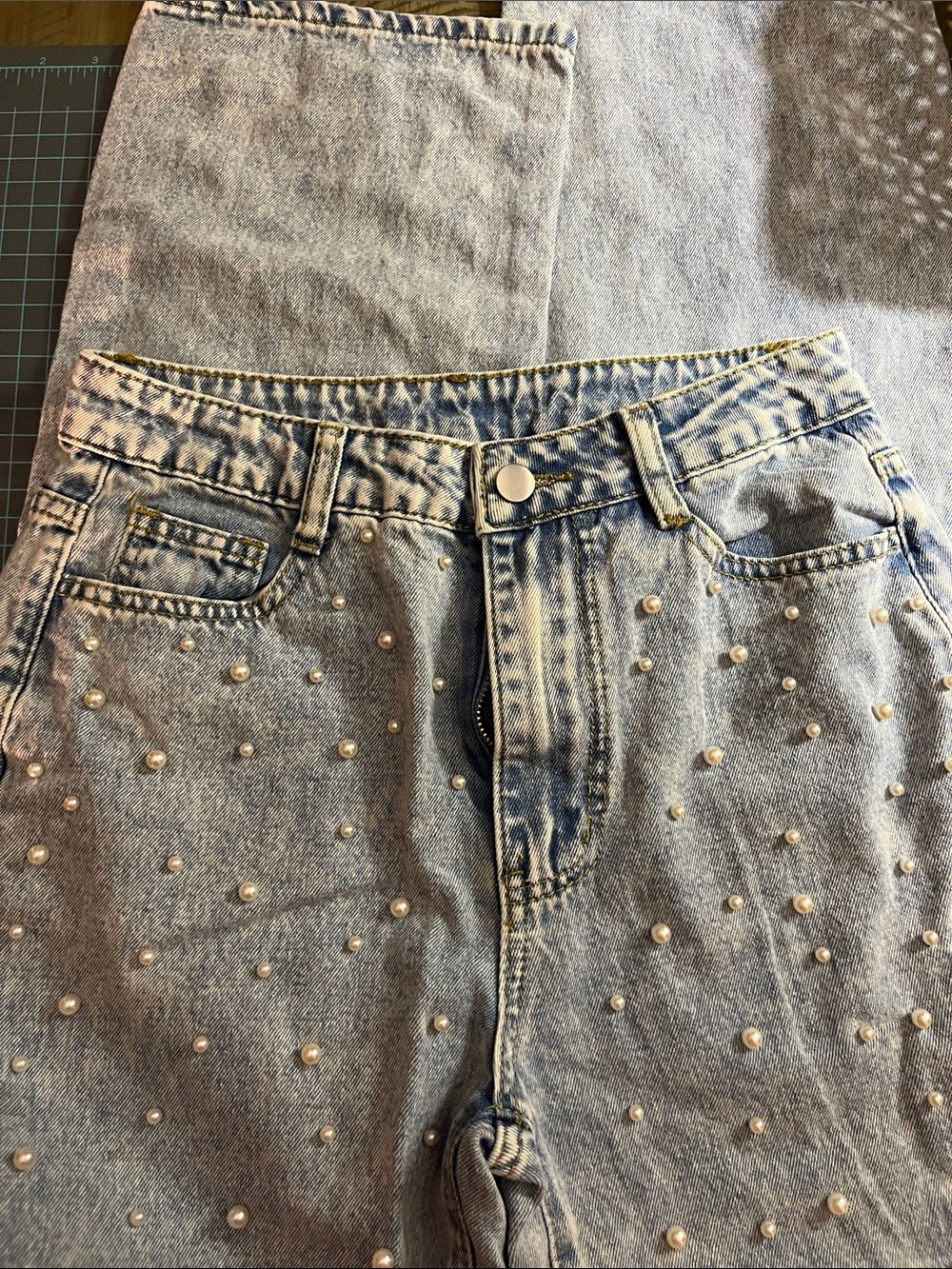 Pearl-Embellished Light Wash Women's Jeans